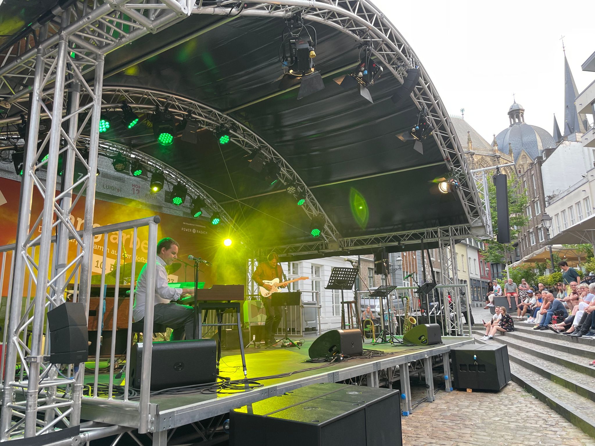 Hofb&uuml;hne bei der Aachener Heiligtumsfahrt 2023