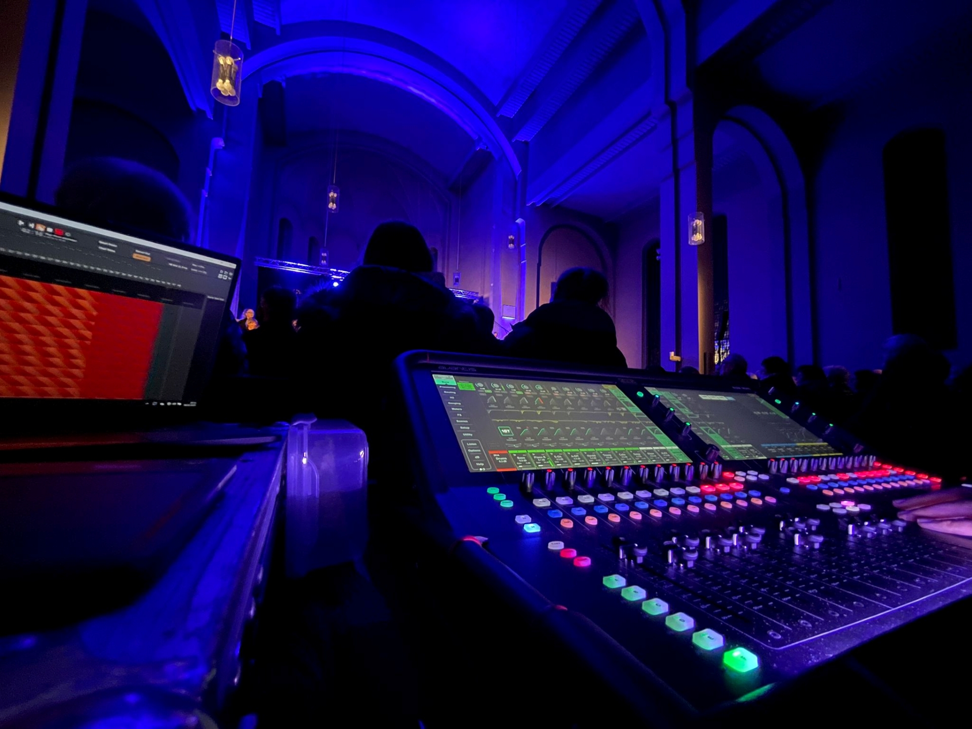 FOH-Platz mit Tonmischpult in St. Petrus Baesweiler