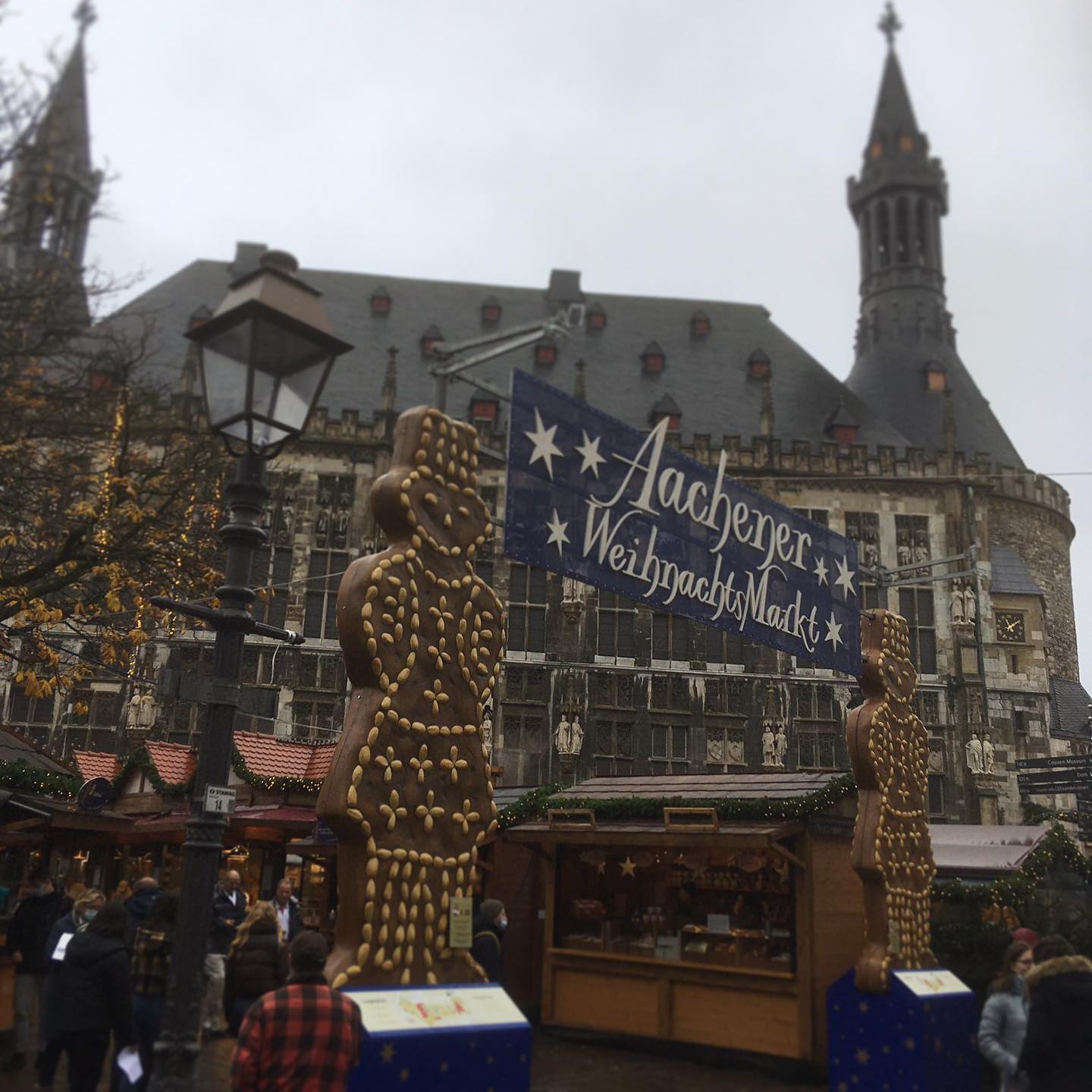 Eröffnung des 48. Aachener Weihnachtsmarktes auf der Rathaustreppe.